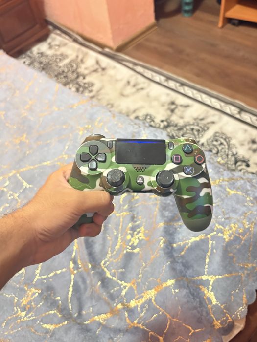 Продавам Playstation 4