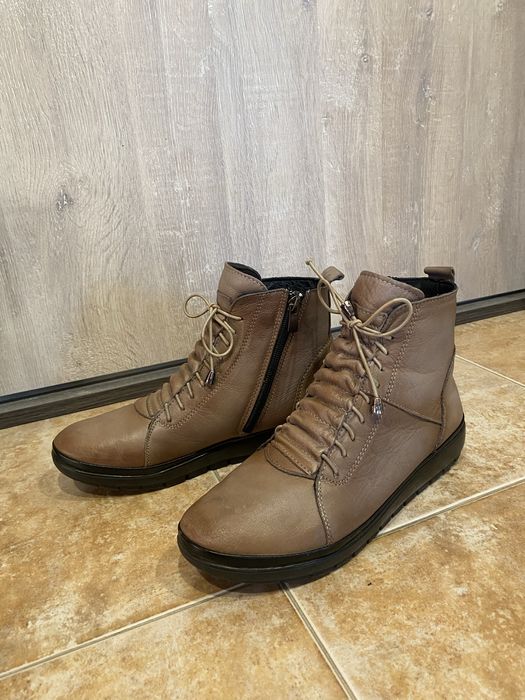 Дамски боти от естествена кожа