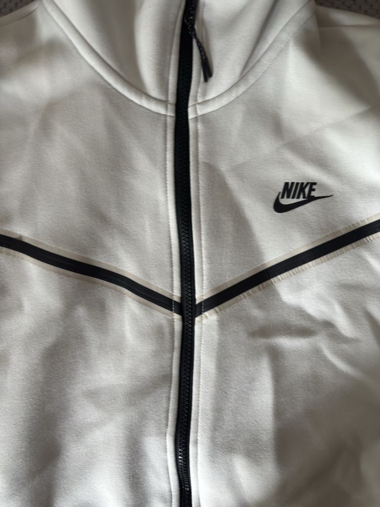 Nike Tech Fleece White