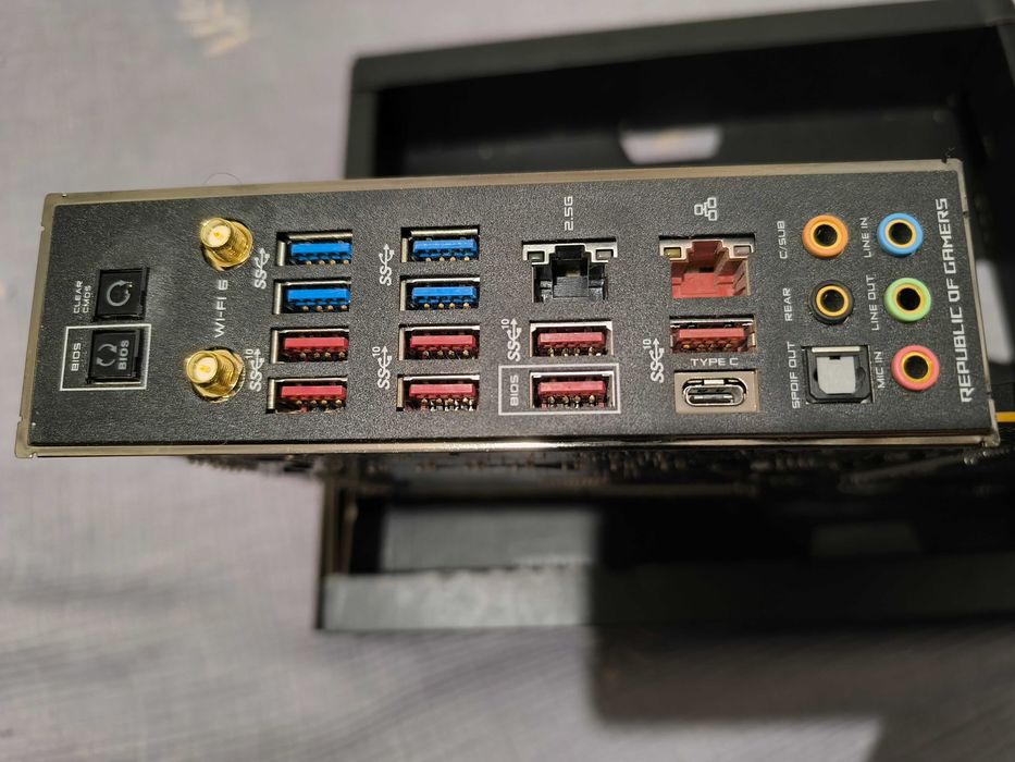 Топовая ASUS ROG Crosshair VIII Dark Hero X570 + AMD Ryzen 5 5600X