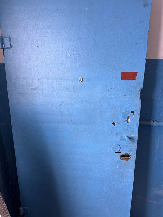 Продам дверь железную