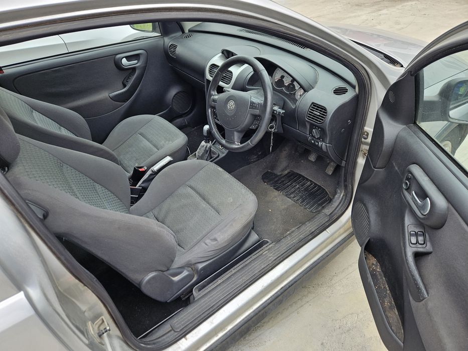 Опел Корса 1.2i НА ЧАСТИ