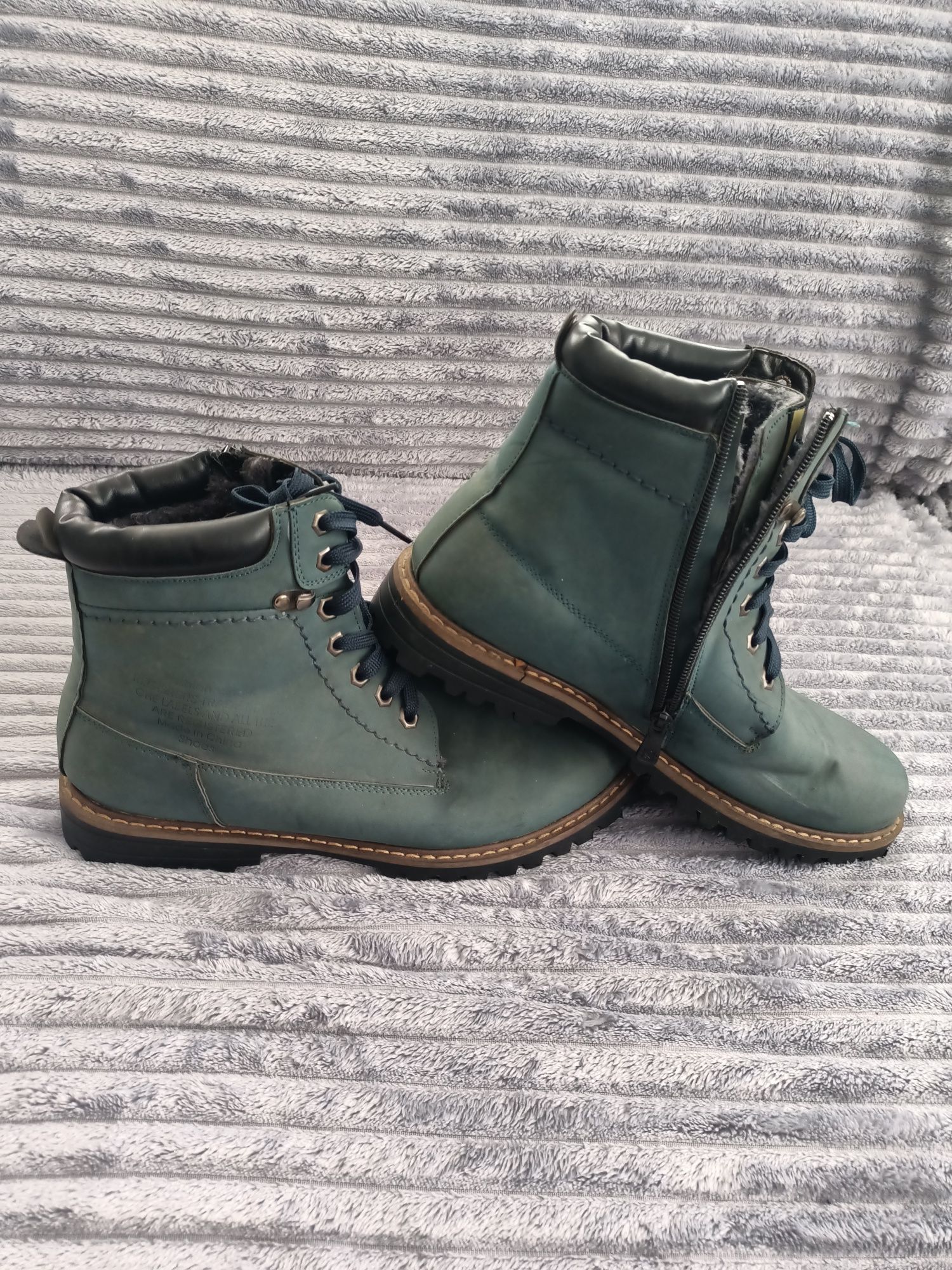 продам ботинки зимние. 43