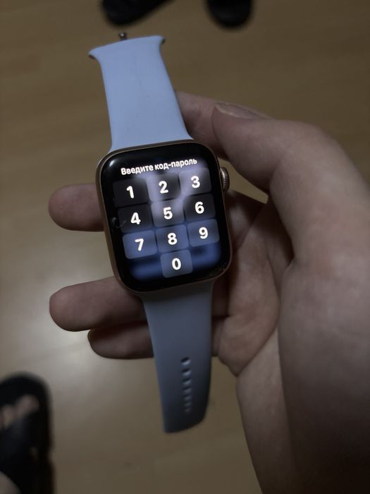 Смарт-часы Apple Watch SE 44 мм золотистый-бежевый