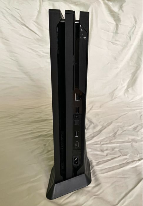 Pachet Consola PS4 PRO 1T