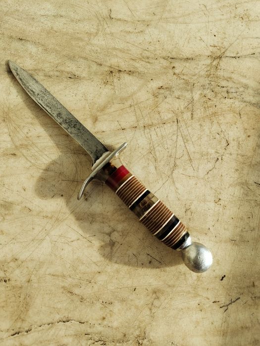 Стар ловджийски нож..