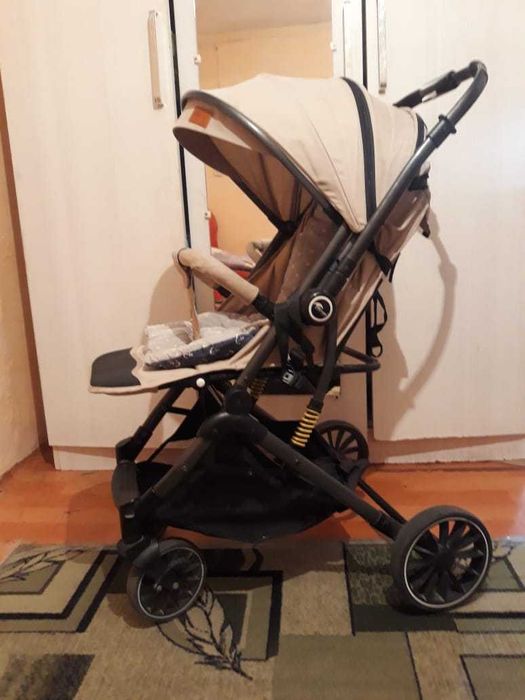 Коляска прогулочная