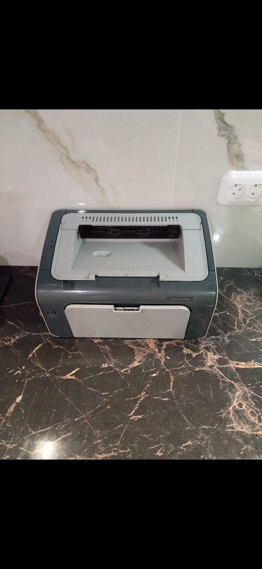 Продам принтер НР1102