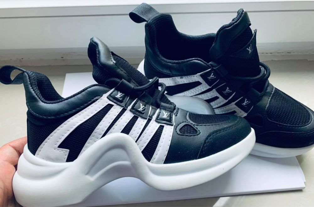 Adidasi Louis Vuitton marimea 37 de femei