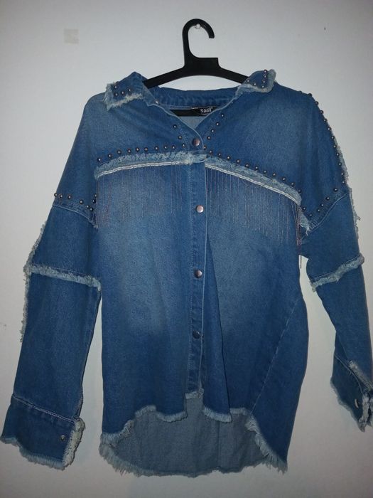 Jachetă denim cu franjuri și ținte bronz – stil vintage / western