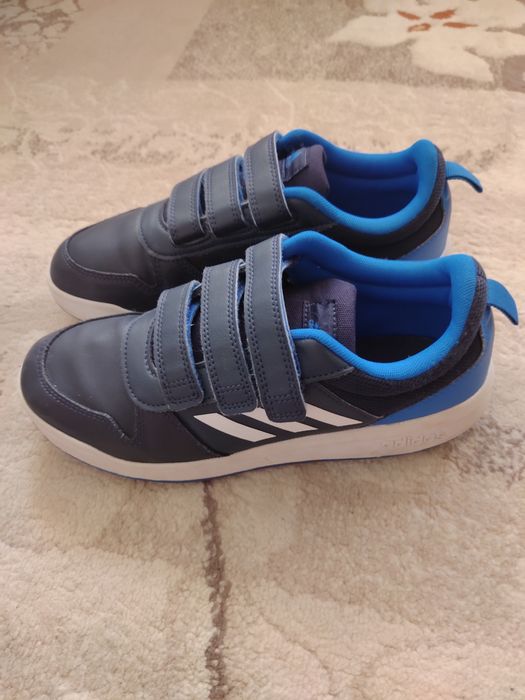 Adidași Nr. 37,5 și 38, in stare foarte buna