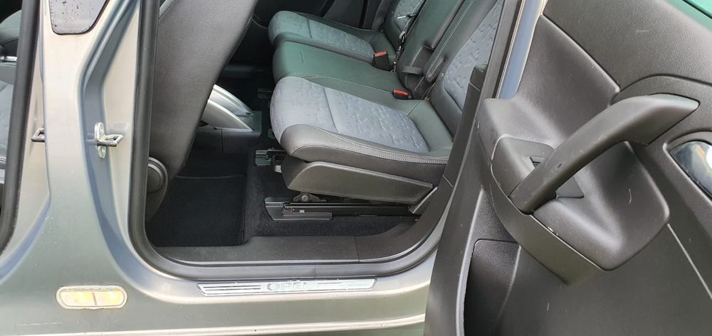 Vând Opel Meriva