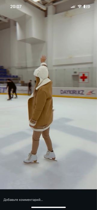 Дубленка и шапка