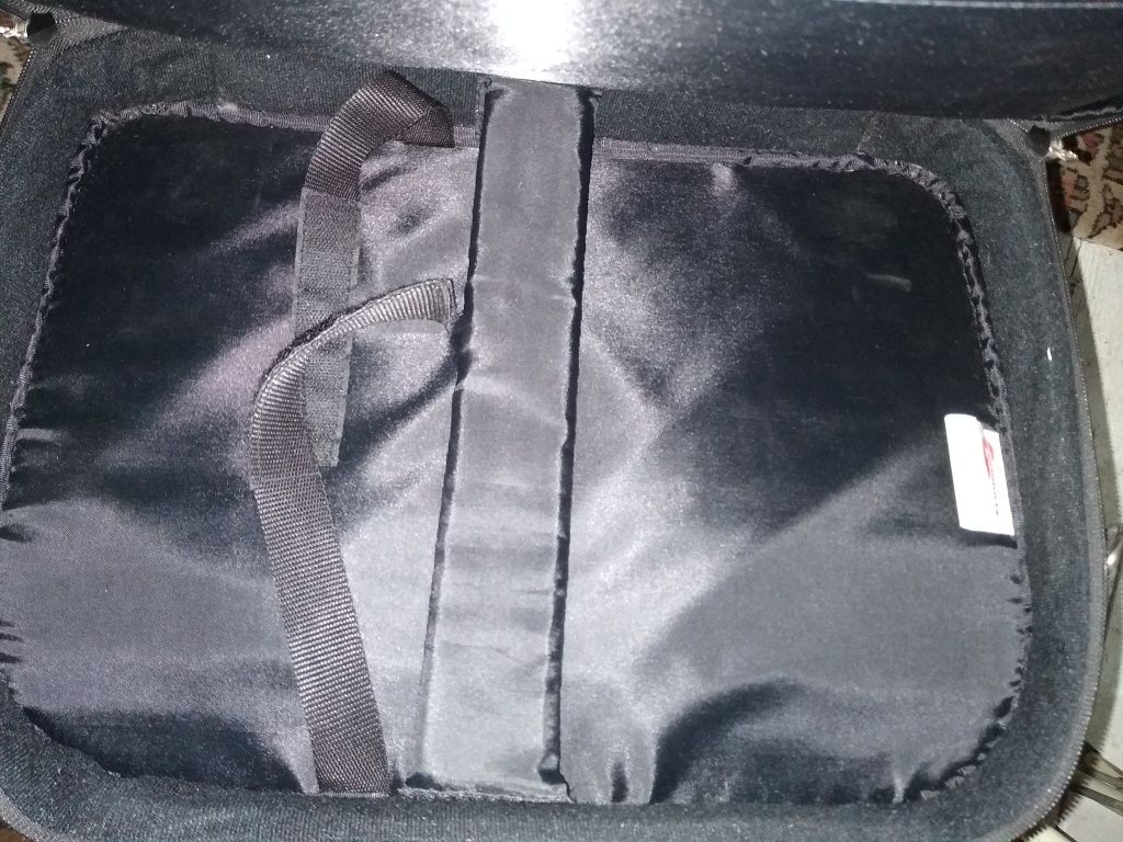 Vând geanta Swiss Travel Basic Computer case Back Pack, negru
