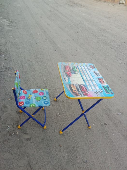 Детский столик со стулом