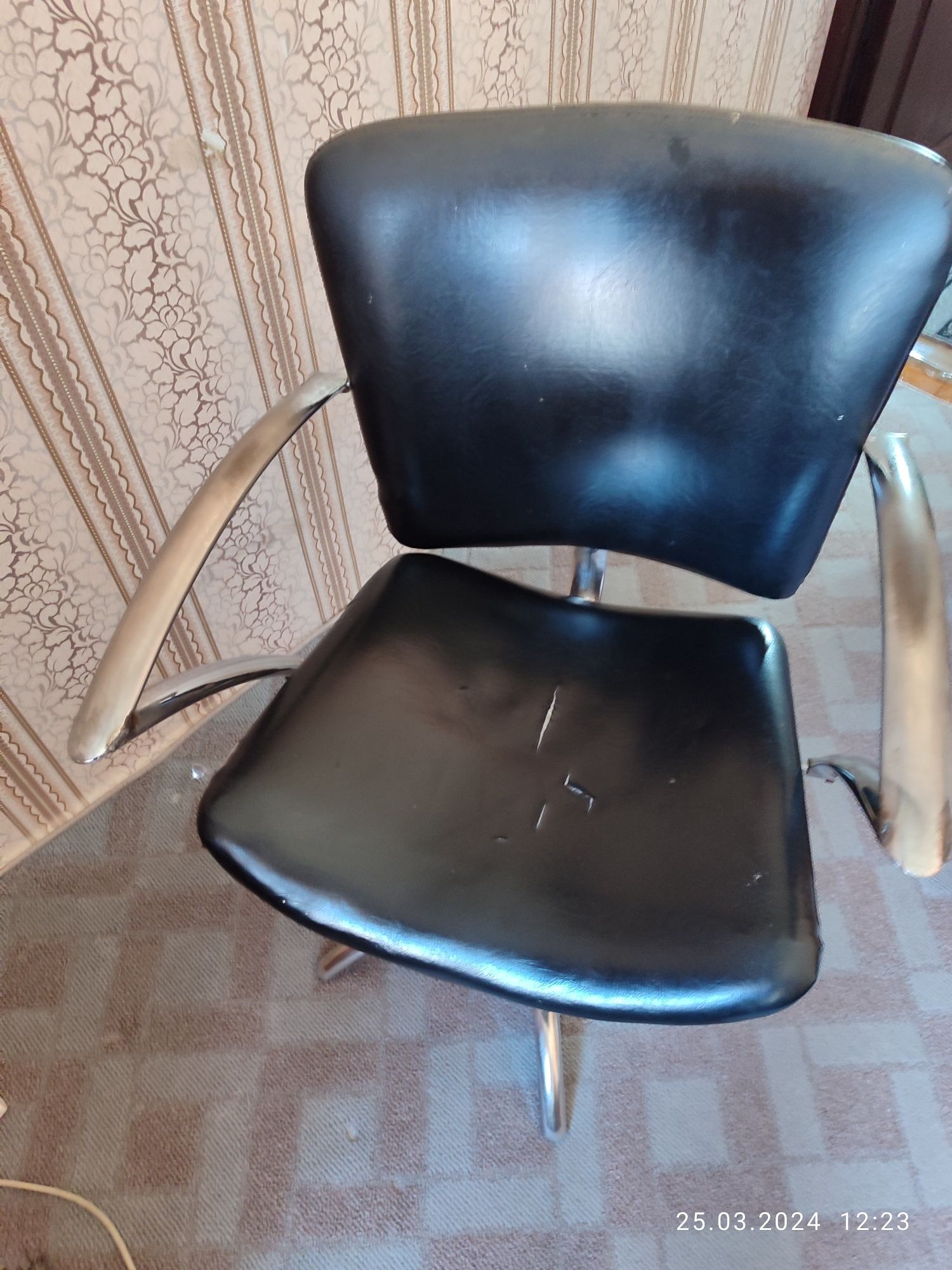 Кресло для парикмахеров стилистов