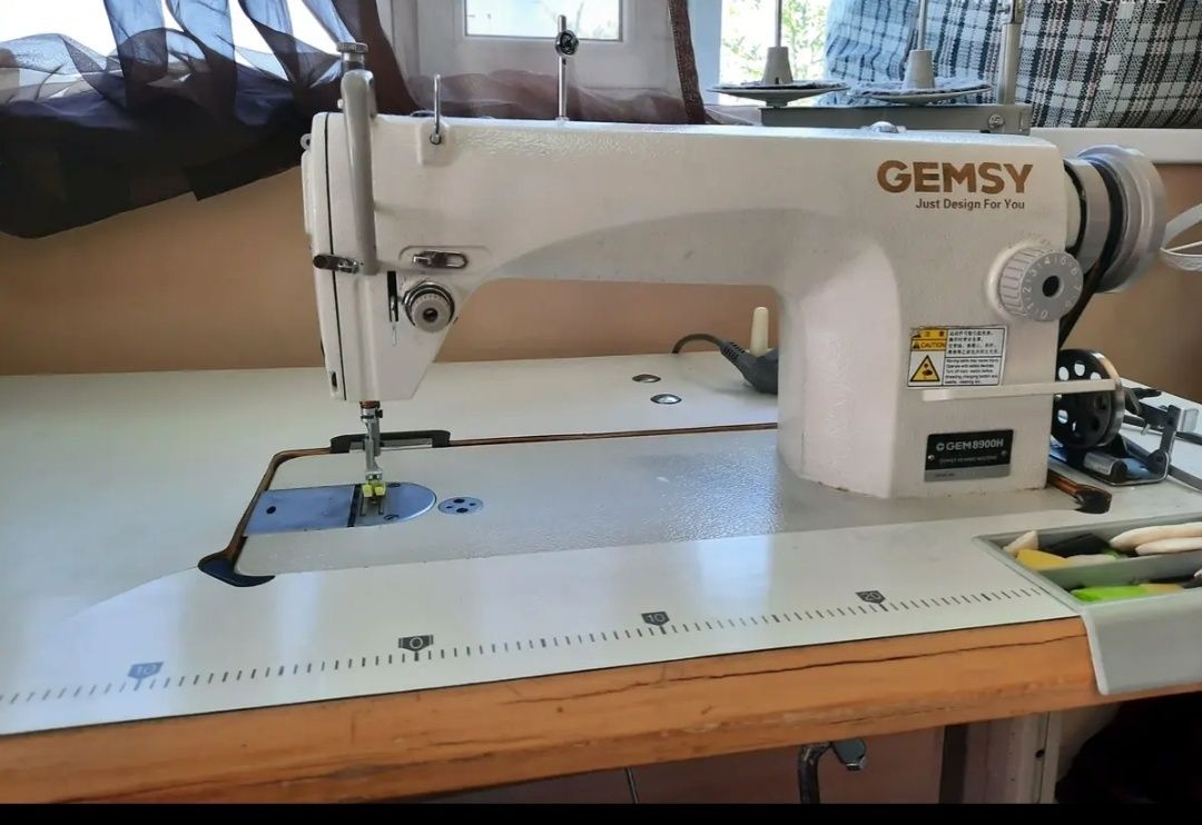 Продам швейную прямострочную  промышленную  машинку Gemsy