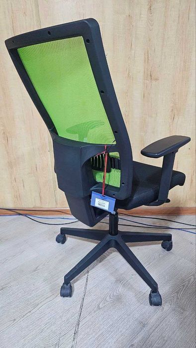 Кресло поворотное TAKTIK