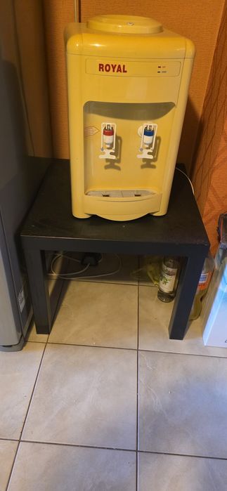 Продавам малка маса