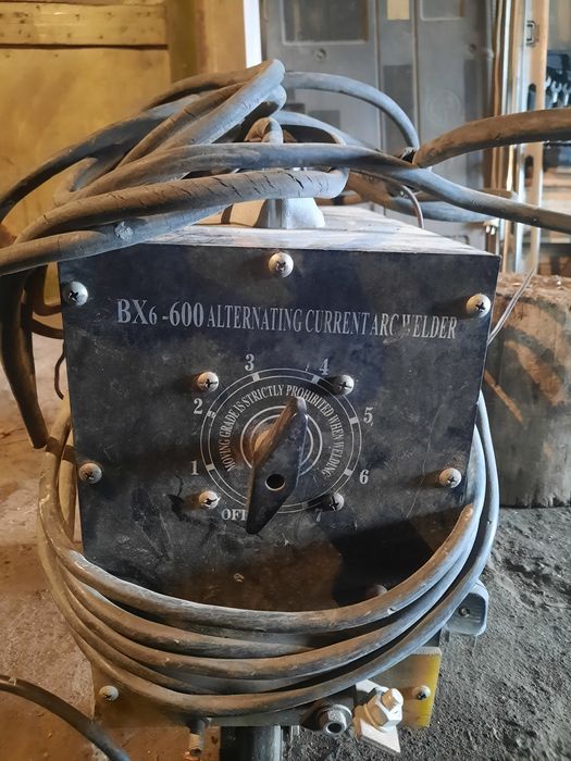 Продам мощный сварочный аппарат 220в 380в