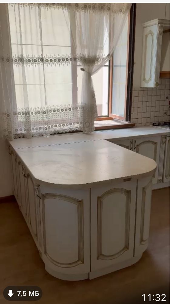 Продам кухню белую