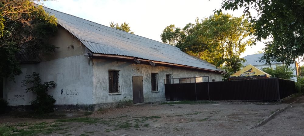 Продам здание 300 кв м с большим земельный участком
