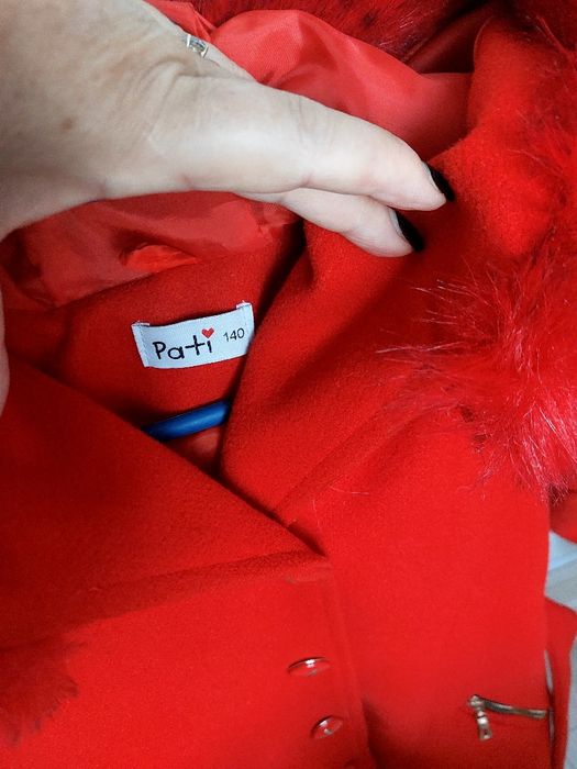 Haină de fete purtata foarte puțin.