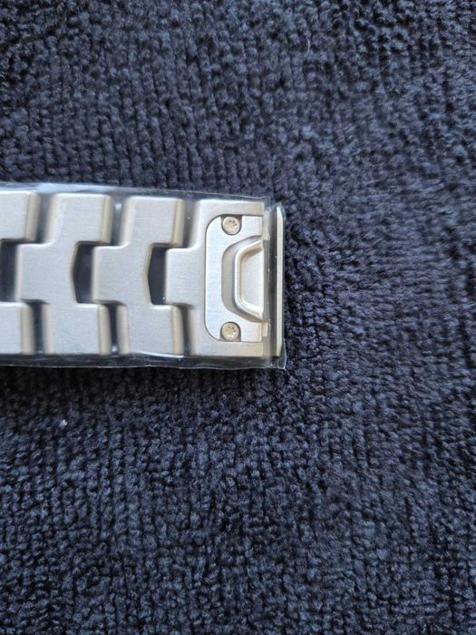 Титаниева верижка за Garmin QuickFit 22mm– нова, неизползвана.