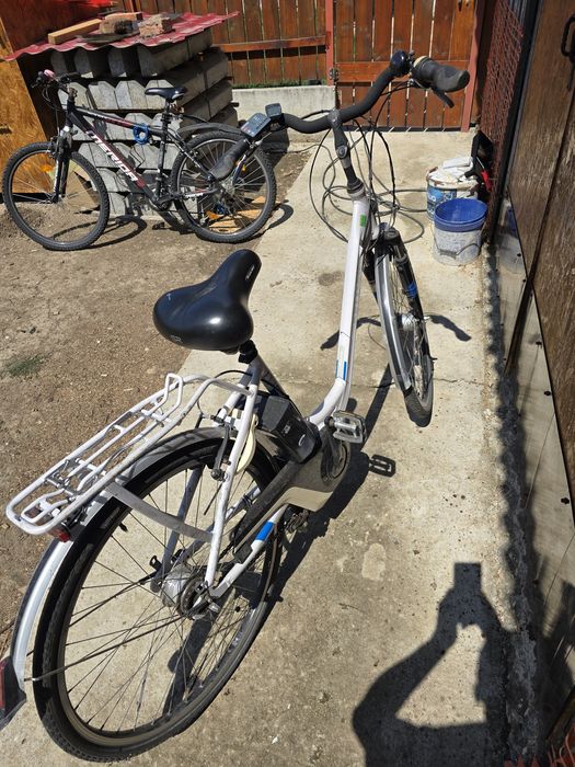 Vând bicicletele din poza