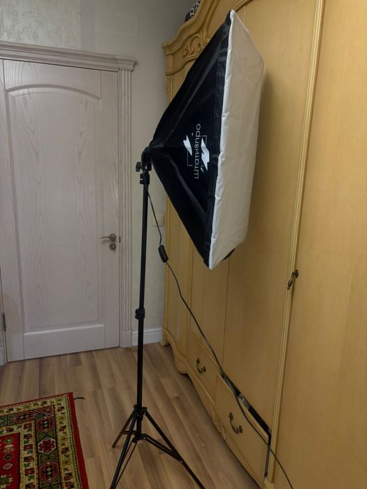 Штатив про работы в инстаграмме и тик токе , осветительный прибор