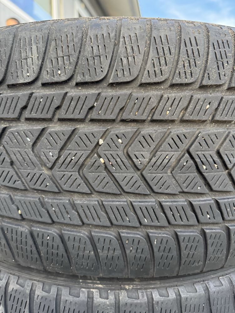 2 бр Зимни гуми Pirelli 285/40/22 DOT3422