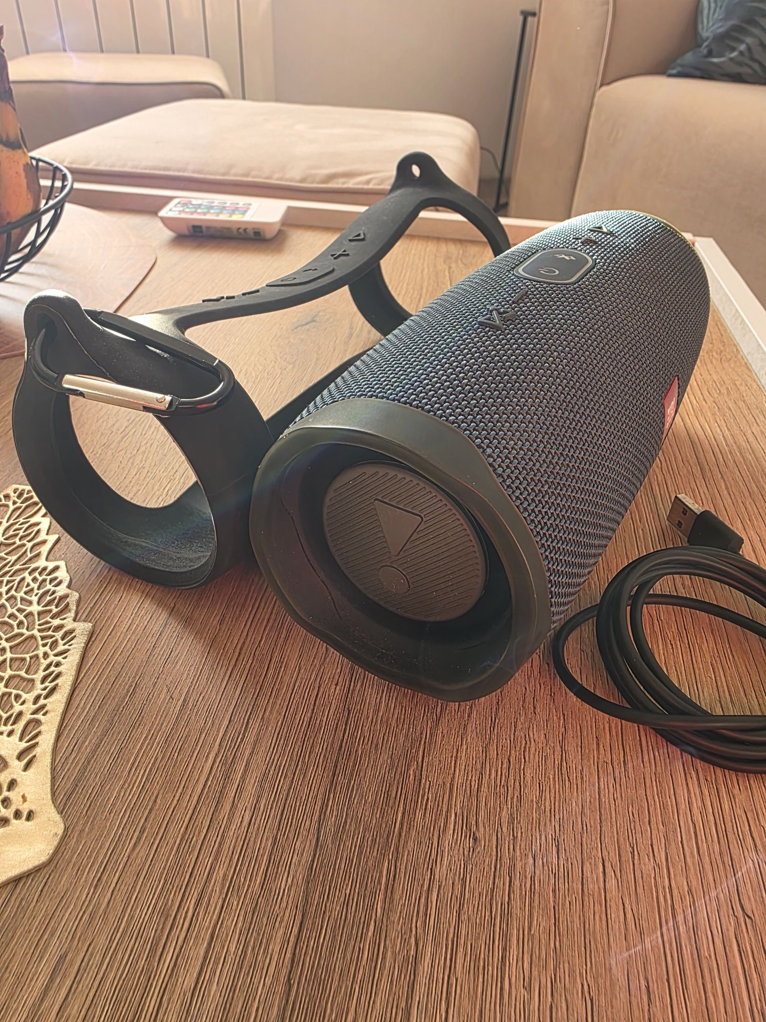 Продавам Jbl charge 4.