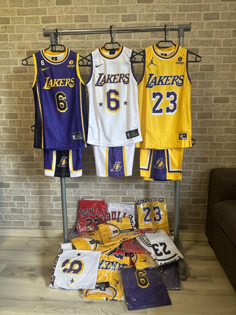 Echipamente baschet copii – modele Jordan și Lakers