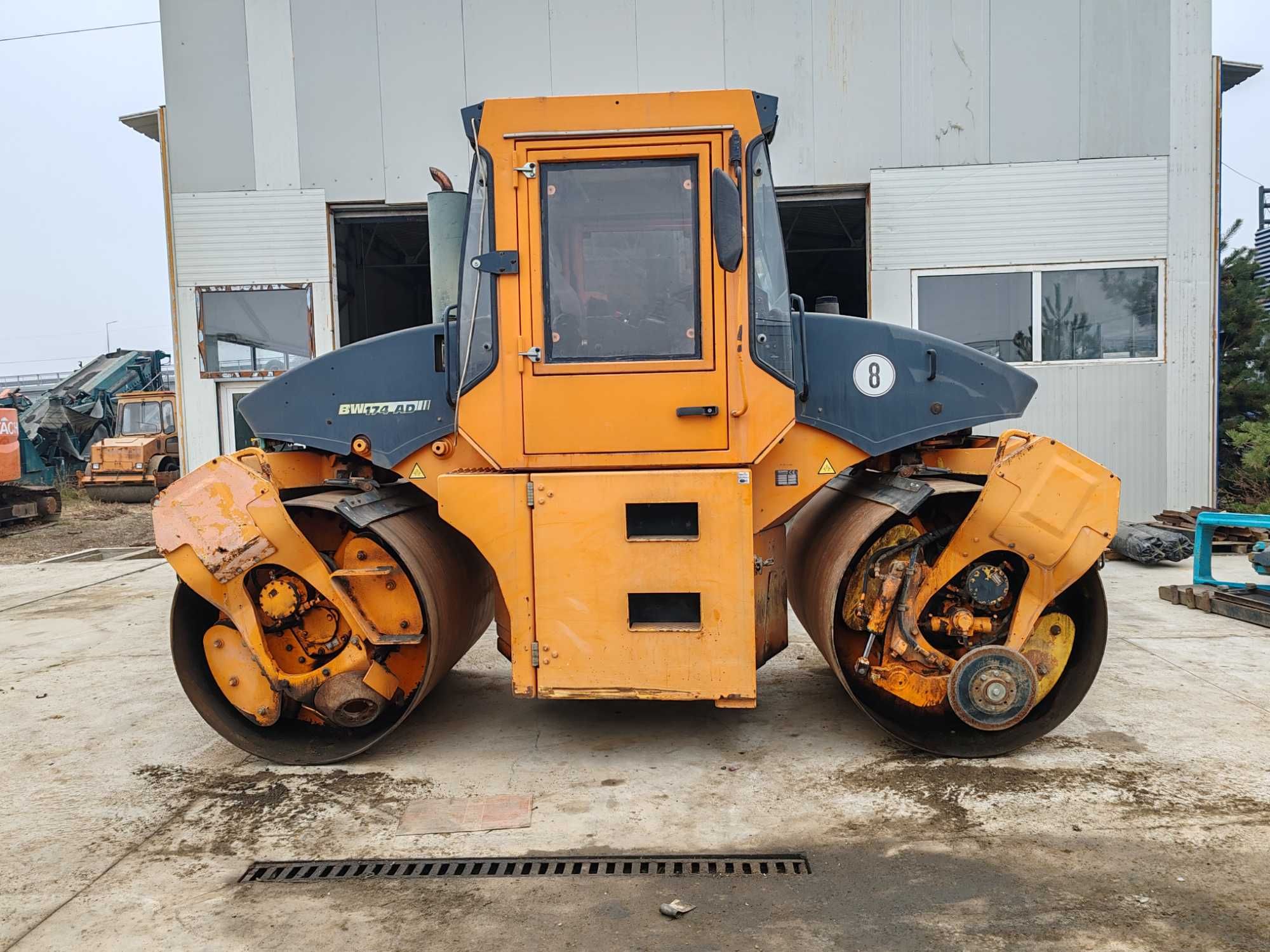 Cilindru compactor pentru asfalt Bomag BW 174 AD Accept test