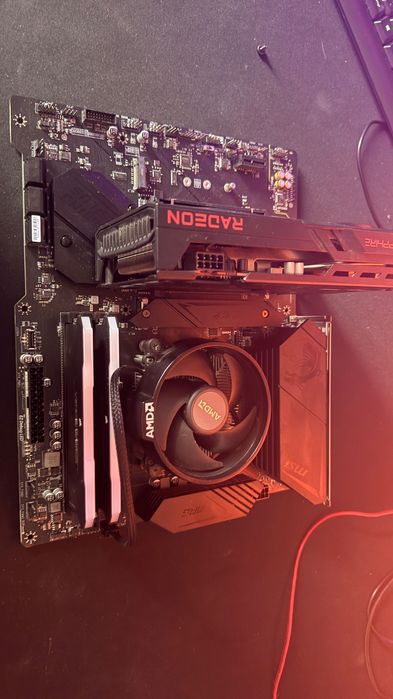 Gaming  компютърни компоненти. Ryzen 5 5600 , rx 6600 pulse