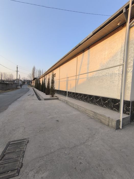 Продается участок с домом в городе Янгиюле.