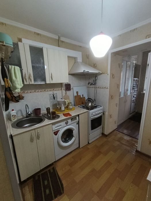 Продается квартира на Чиланзаре-13 кирпич 2/6 фархадский 2/2/5