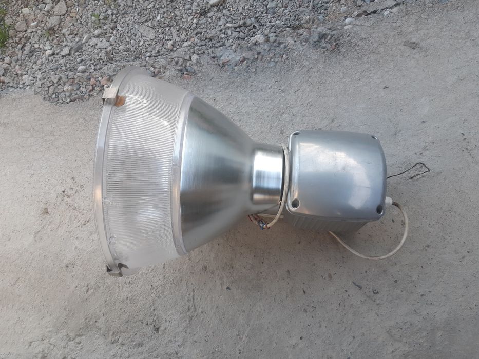 Продам  светильник  промышленный.