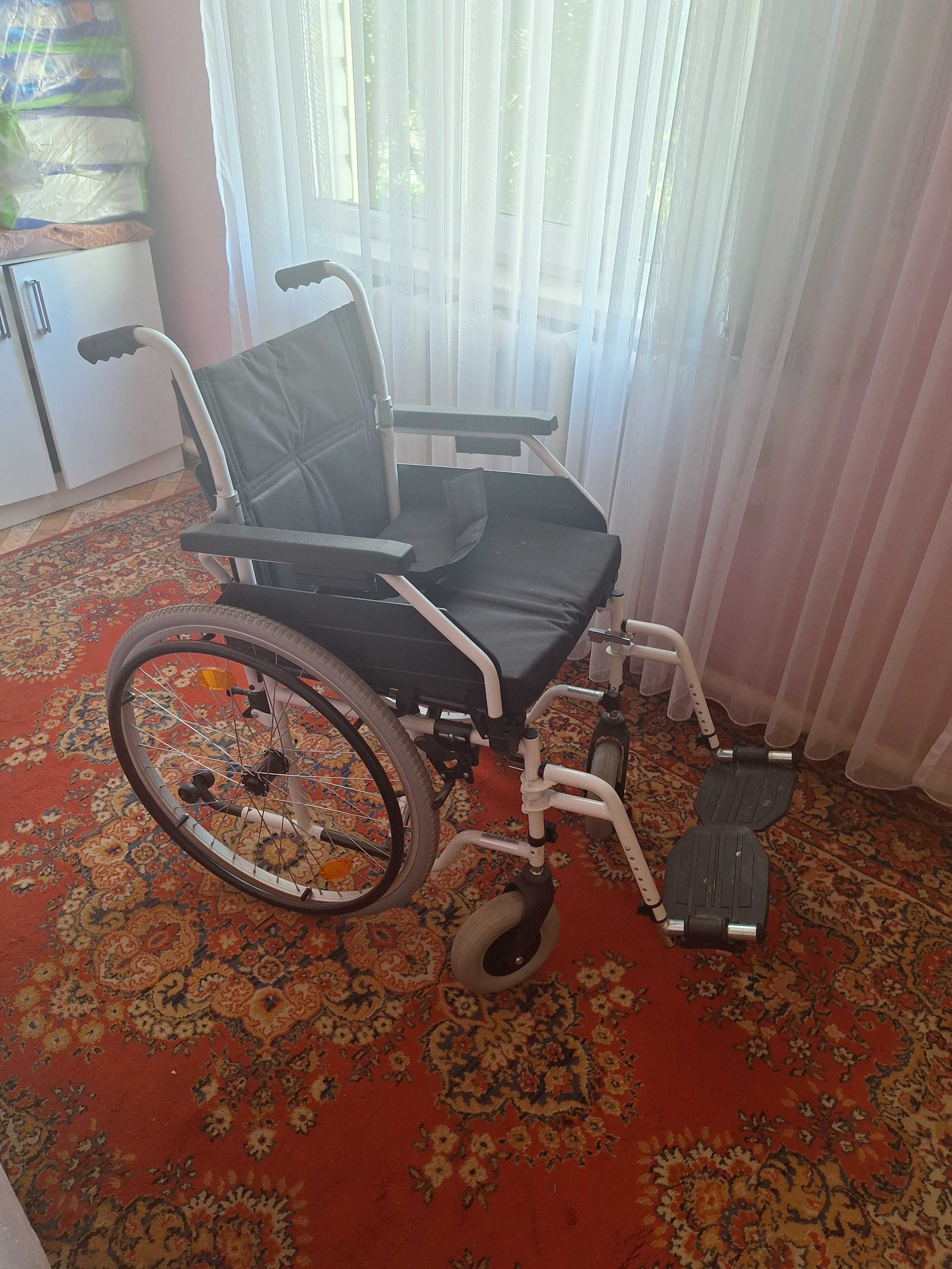 Продам инвалидную коляску