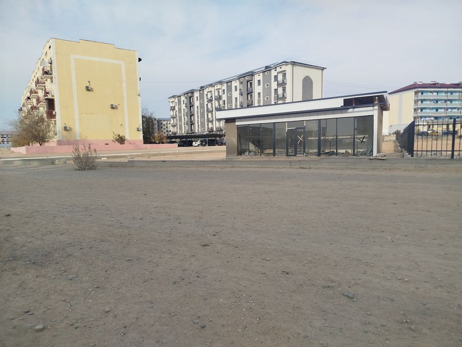 Noturar bino sotiladi