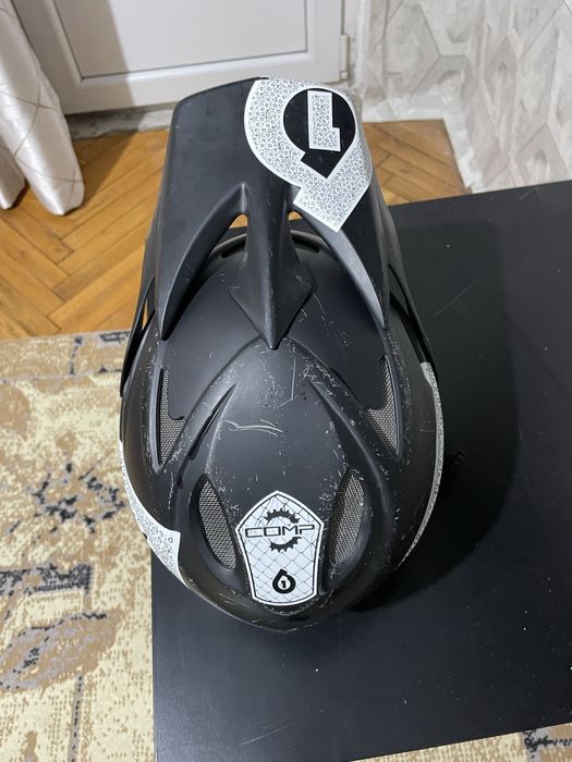 Каска sixsixone