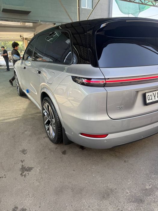 Li9 ultra pro max Gibrid. Probeg 14000 km yurgan.