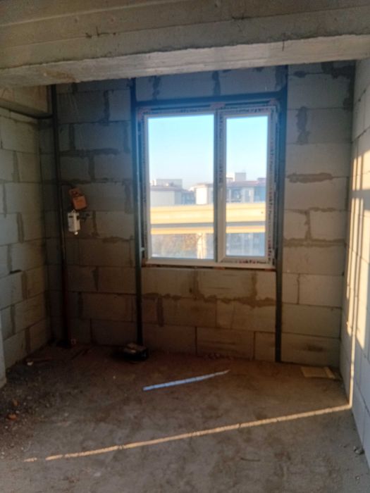 Чоштепа метро олдида 3/6/12. Кв майдони 71 кв. нархи 61000.