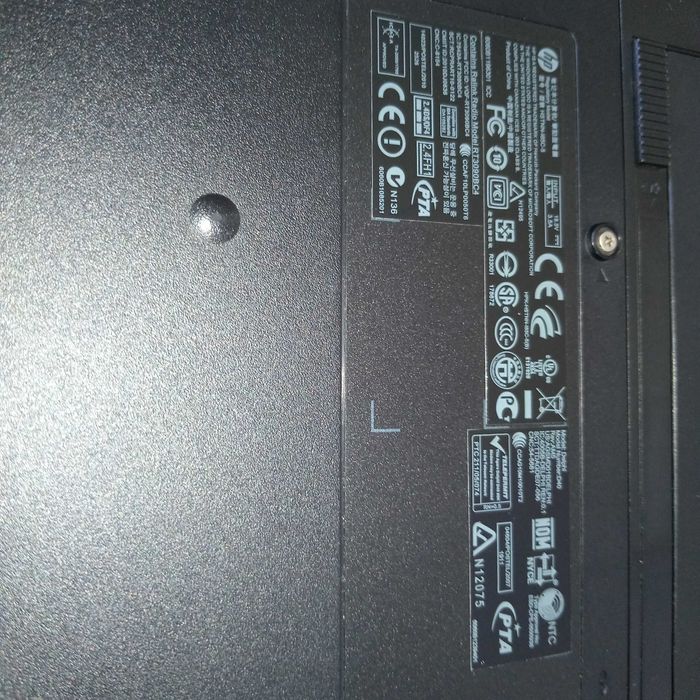 Laptop HP cu încărcator