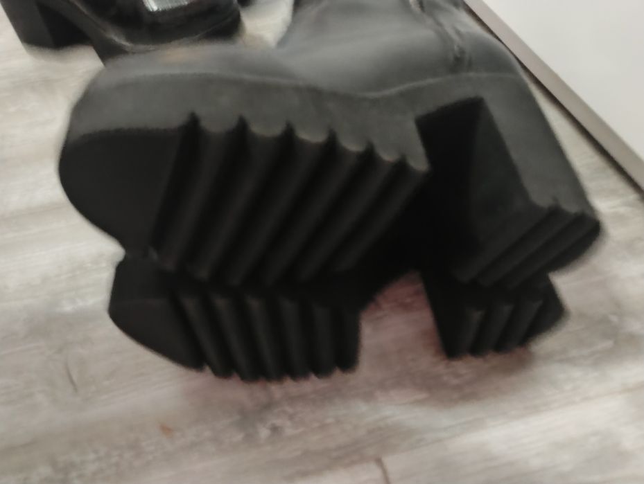 Продавам боти 38 номер, като нови