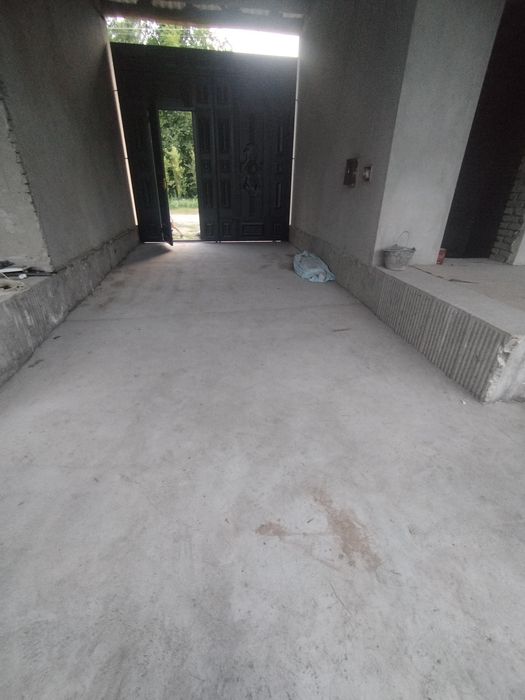 Hovli uy sotiladi 5sotixdan oshiq