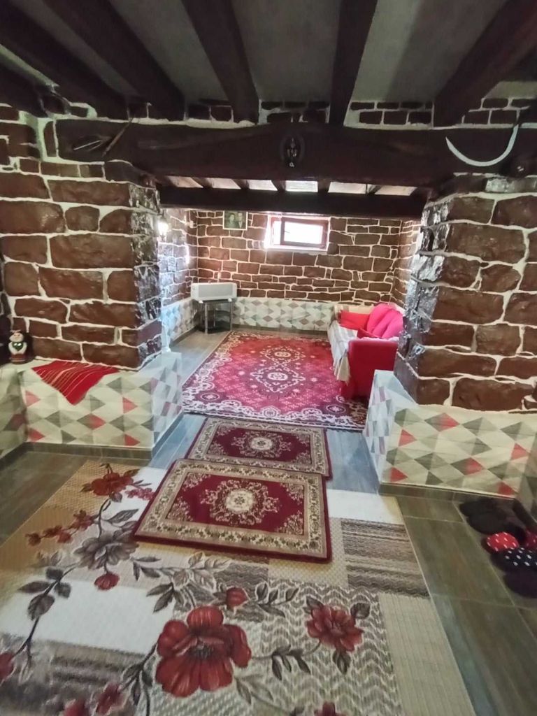 Продава се Къща в с. Ловец, Област Търговище - 1255 кв.м за 54 €/кв.м - Снимка #10