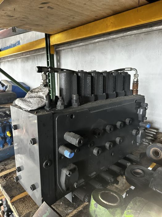 Distribuitor hidraulic Case wx145