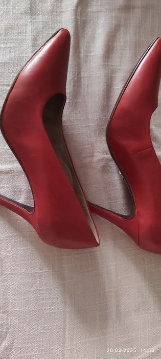 Туфли женские Tamaris, кожанные, закрытые на каблуке
9295 ₽