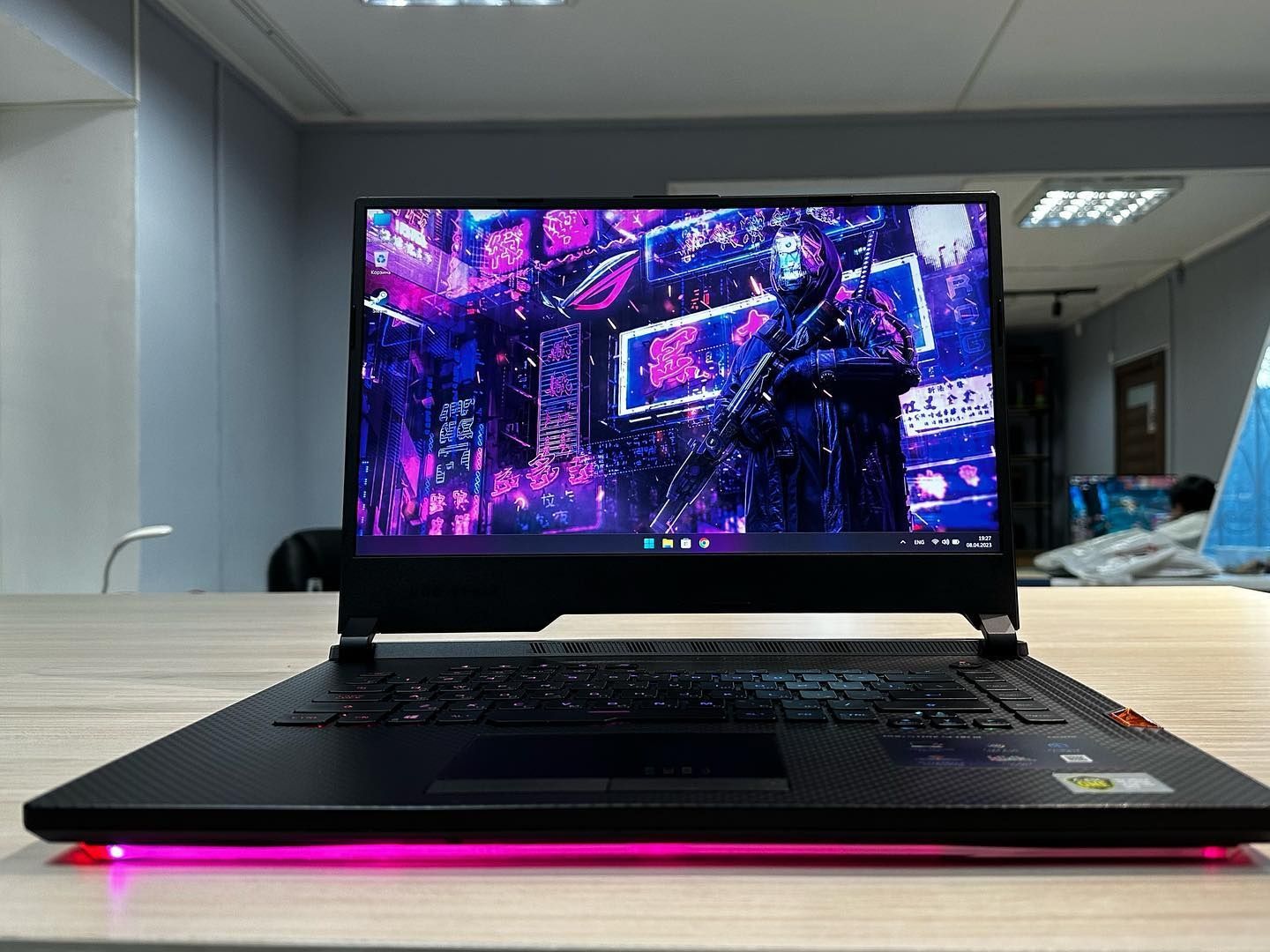 Продам Ноутбук Asus ROG Strix Scar III Carbon